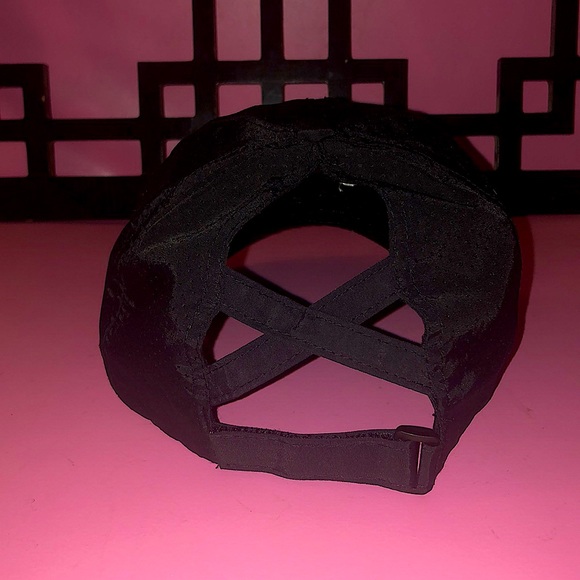 Boss Bishh’s high ponytail adjustable hats come in black white and grey! - Picture 4 of 9